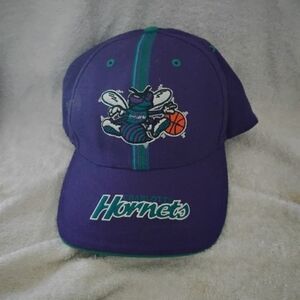 Twins Enterprise Hat Vintage 1990’s Charlotte Hornets NBA Sports Snapback Cap..